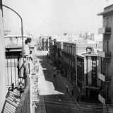Con l�Arena Impero a Bari si fecero le cose in grande. Nel 1939 nacque infatti in corso Sonnino ad angolo con via privata Muciaccia un cinema tra i pi� innovativi d�Italia. La �magia� avveniva d�estate, quando veniva smontata una parete mobile e la sala si poteva cos� allargare fino al giardino interno